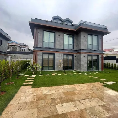 With Forest Views,minutes From The Airport Arnavutkoy