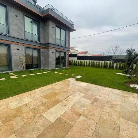 With Forest Views,minutes From The Airport Arnavutkoy